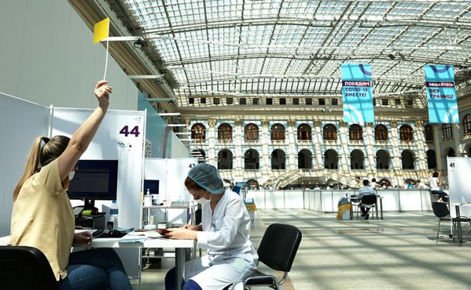 «Убежденных антипрививочников немного»: оценка профессора МГУ