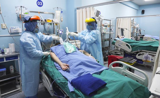 Разоблачена группировка медиков, торговавших местами в коронавирусных госпиталях