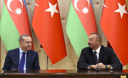 На фото (слева направо): президент Турции Реджеп Тайип Эрдоган и президент Азербайджана Ильхам Алиев
