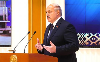 На фото: президент Белоруссии Александр Лукашенко на встрече с активом местной вертикали по актуальным вопросам общественно-политической обстановки.