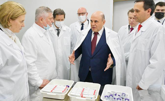 На фото (слева направо):  главный государственный санитарный врач РФ Анна Попова, премьер-министр РФ Михаил Мишустин, первый вице-спикер Госдумы РФ Александр Жуков, вице-премьер РФ Дмитрий Чернышенко, министр здравоохранения РФ Михаил Мурашко.
