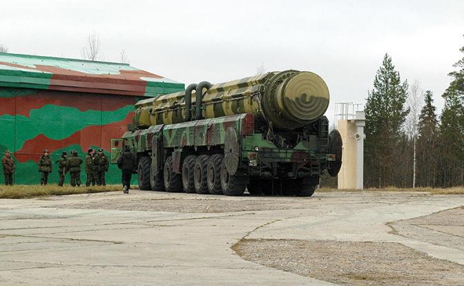 На фото: межконтинентальная баллистическая ракета «Тополь»