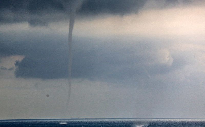 Завтра ожидается смерч. Ураган смерч торнадо. Завтра ожидается смерч. Торнадо горизонтально. Торнадо 1958 года техас.