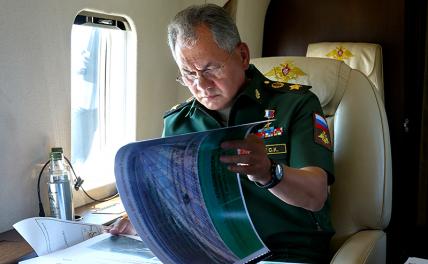 На фото: министр обороны РФ Сергей Шойгу в салоне самолета.