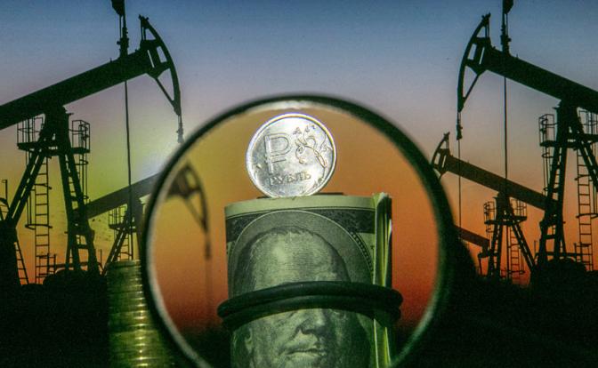 Курс доллара и нефть: эксперт оценил влияние новостей из Афганистана на рубль