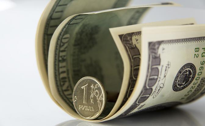 Курс доллара падает: тренд на укрепление рубля продолжится до сентября