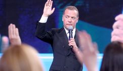 Гвардия Медведева поддержит своего «генерала», если он в бой пойдет