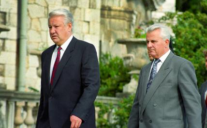 На фото: президент Украины Леонид Кравчук (справа) и президент РФ Борис Ельцин (слева) в Масандре перед началом пресс-конференции, 1993 год.