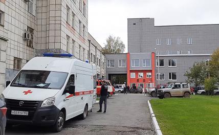 На территории Пермского государственного национального исследовательского университета на улице Генкеля, где неизвестный устроил стрельбу в одном из корпусов.