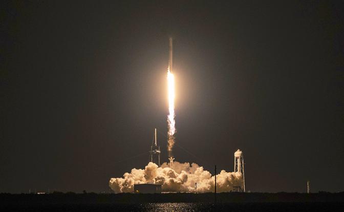 На фото: Запуск Crew Dragon проведут с площадки LC-39A Космического центра Кеннеди при помощи ракеты-носителя Falcon 9