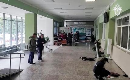 В коридоре Пермского государственного национального исследовательского университета на улице Генкеля, где неизвестный устроил стрельбу в одном из корпусов.