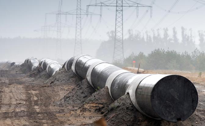 А и Б сидели на трубе – не шутка, а российская экономика