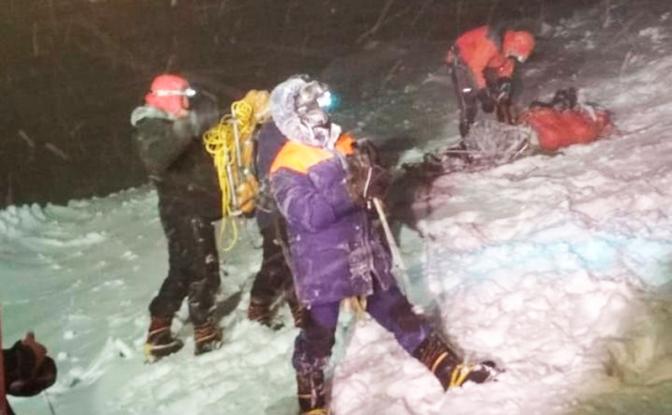 На фото: поисково-спасательные работы на горе Эльбрус, где погибли несколько человек