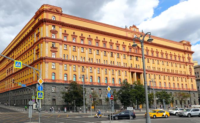 На фото: здание ФСБ на Лубянской площади в Москве.
