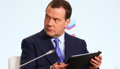 «Десять лет без права переписки»: Дмитрий Медведев допустил запрет соцсетей в России