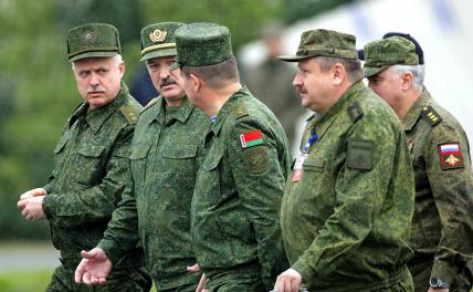 На фото: президент Белоруссии Александр Лукашенко посетил совместные учения России и Белоруссии