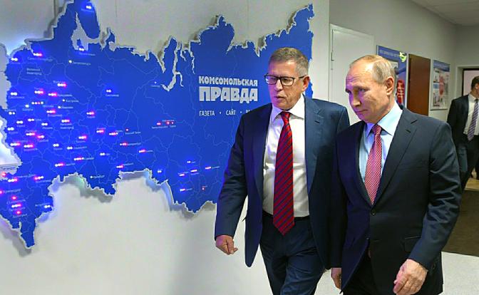 На фото: президент Владимир Путин с главным редактором газеты «Комсомольская правда» Владимиром Сунгоркиным.