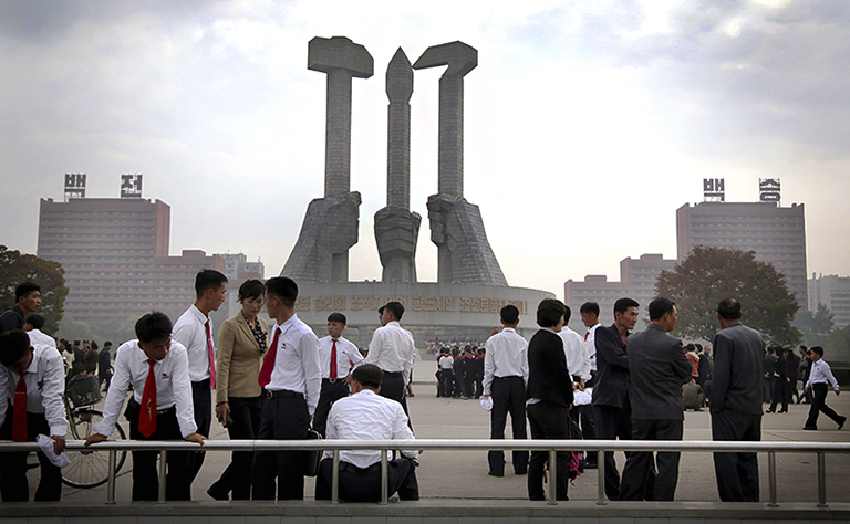 Sur la photo: le monument à la fondation du Parti des travailleurs de Corée - un monument à Pyongyang, la capitale de la RPDC, érigé en l’honneur de la fondation du parti au pouvoir de la RPDC le 10 octobre 1945