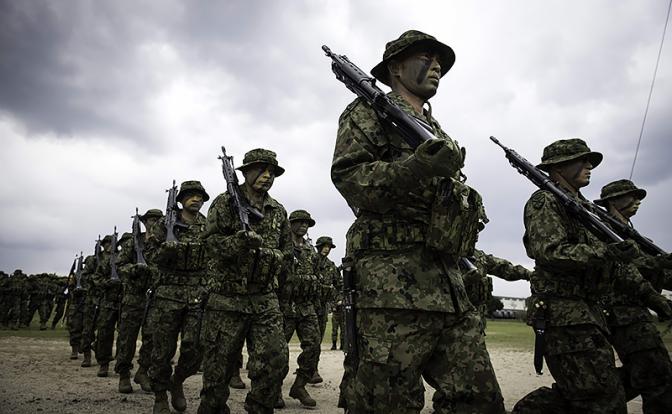 На фото: солдаты Японских сухопутных сил самообороны