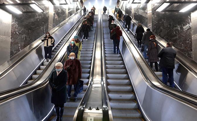 На новых станциях столичного метро установили уникальные эскалаторы
