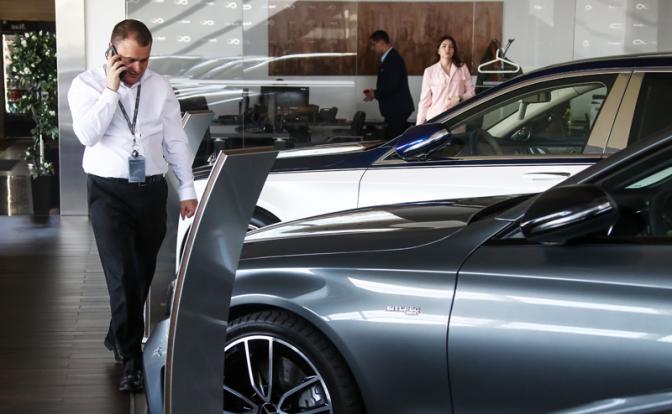 Социологи узнали, чего ждать от цен на автомобили