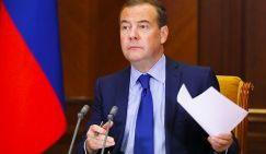 Преемник № 1 не сдается: Медведев пошел в контрнаступление, в суд не хочет, хочет на трон