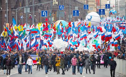 На фото: участники праздничного шествия в честь Дня народного единства на Тверской улице (архивное фото)