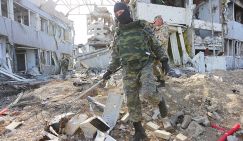 Мятежный Донбасс Украина намерена вернуть в "родную гавань" пушками, танками и "добрым словом"