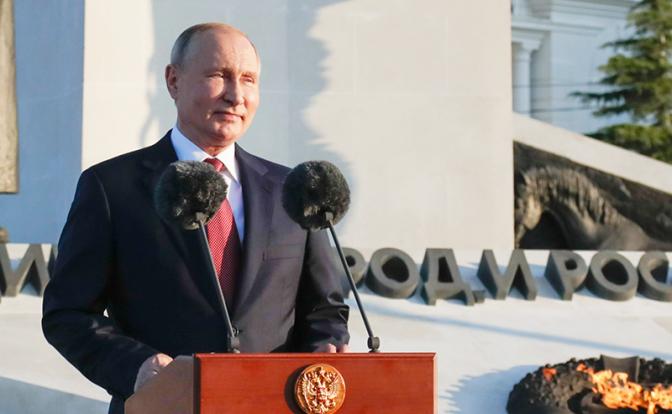 На фото: президент России Владимир Путин во время выступления в День народного единства