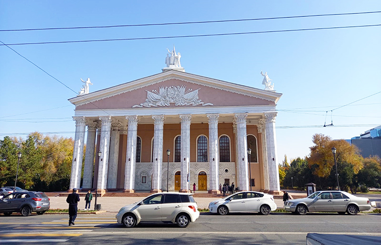 На фото: Киргизский национальный академический театр оперы и балета им. Абдыласа Малдыбаева 