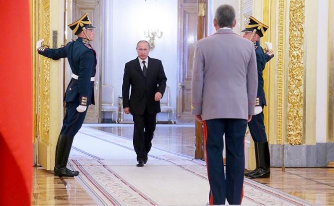 На фото: президент России Владимир Путин (в центре)