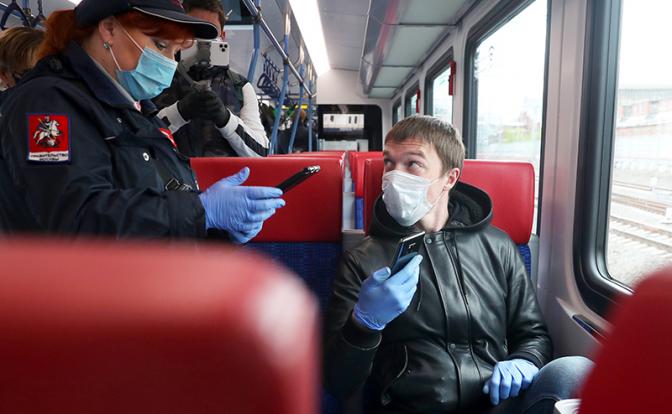 Россияне оценили идею введения QR-кодов на транспорте и в магазинах