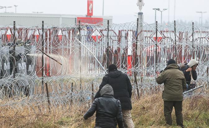 Меркель и Лукашенко договорились о диалоге Белоруссии и ЕС по миграционному кризису