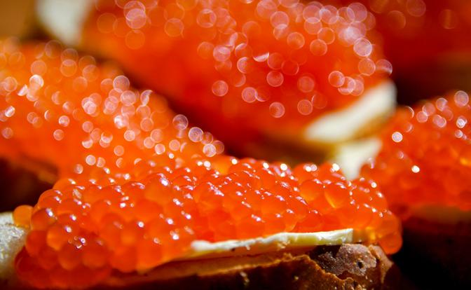 Цены на красную икру взлетели до исторического максимума
