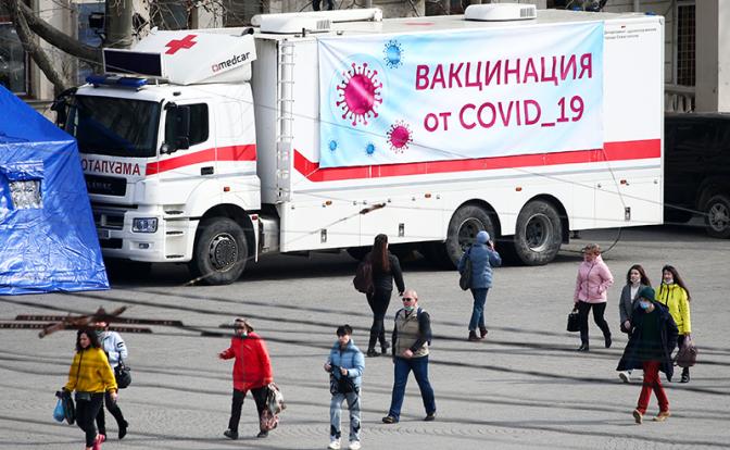 Обуховский: методы государства по увеличению количества вакцинированных абсолютно не верны