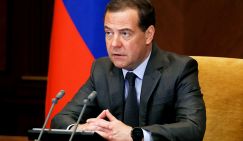 Медведев vs мигранты: Преемник №1 внезапно напомнил о себе