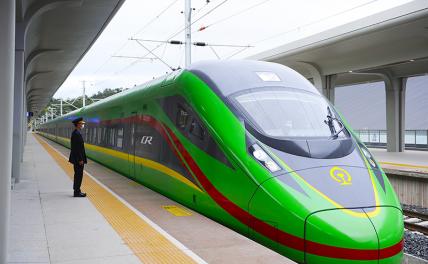 На фото: Лаос и Китай запустили в эксплутацию железнорожную магстраль, по которой высокоскоростные поезда будут курсировать между Вьентяном и Куньмином на юго-западе КНР.