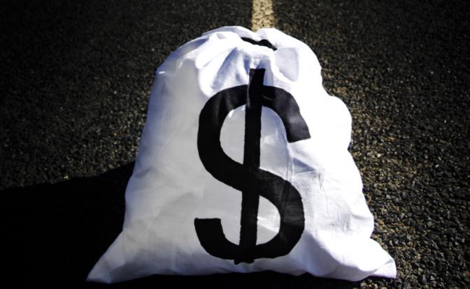 В Москве двое сотрудников напились и потеряли сумку с 50 миллионами рублей