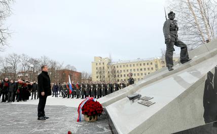 На фото: на открытии мемориала к 100-летию Кронштадтского восстания в Кронштадте