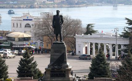 В Днепре уничтожена «Аллея русских адмиралов»: Нахимова и Корнилова пытаются спасти евреи Севастополя