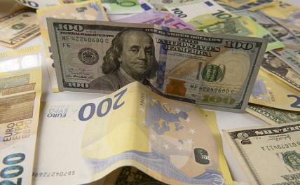 Бодрое начало недели забыто: доллар и евро растут на бирже