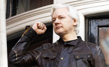 На фото: основатель сайта WikiLeaks Джулиан Ассанж