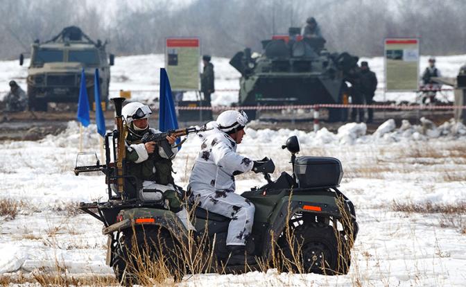 На фото: военнослужащие 55-й мотострелковой (горной) бригады Центрального военного округа (ЦВО) во время занятий по боевой подготовке. 55-я мотострелковая бригада была сформированная в 2014 году и является единственным горным соединением за Уралом