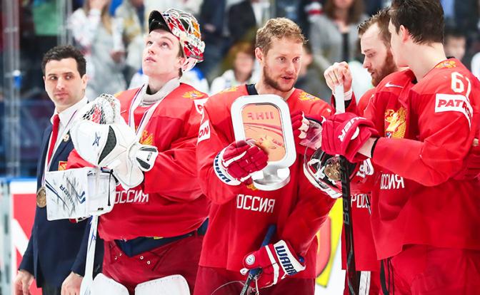 На фото: Роман Ротенберг и игроки сборной России по хоккею.