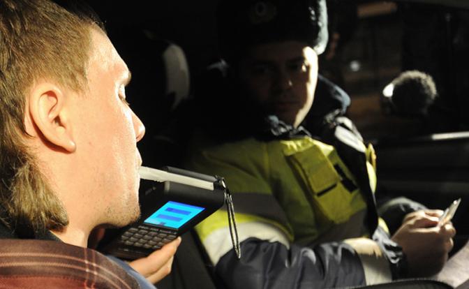 Стало известно, сколько водителей в Москве попались пьяными за рулём в праздники