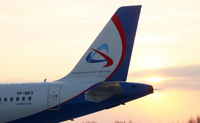 Российскую туристку, устроившую скандал на борту самолета, заперли в туалете