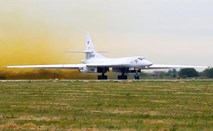 На фото: стратегический ракетоносец Ту-160М