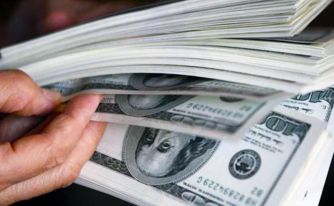 Эксперт объяснил, стоит ли сейчас покупать доллары