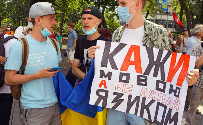 3500 доносов на русских