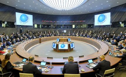 На фото: заседание Совета Россия - НАТО в Брюсселе.